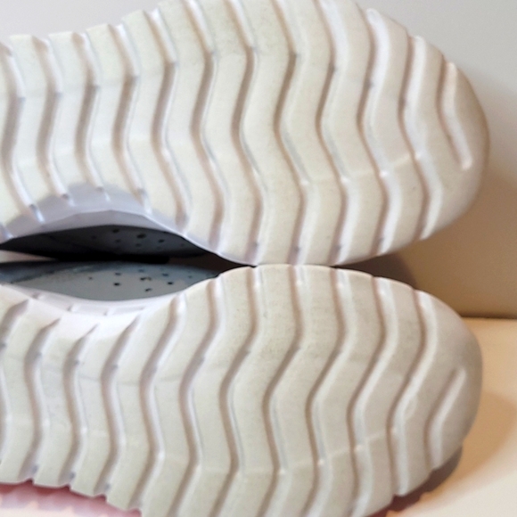 Reebok SubLite Women's size 7 Running Shoe 1Y3501 Gray White Pink Corral - Picture 6 of 9